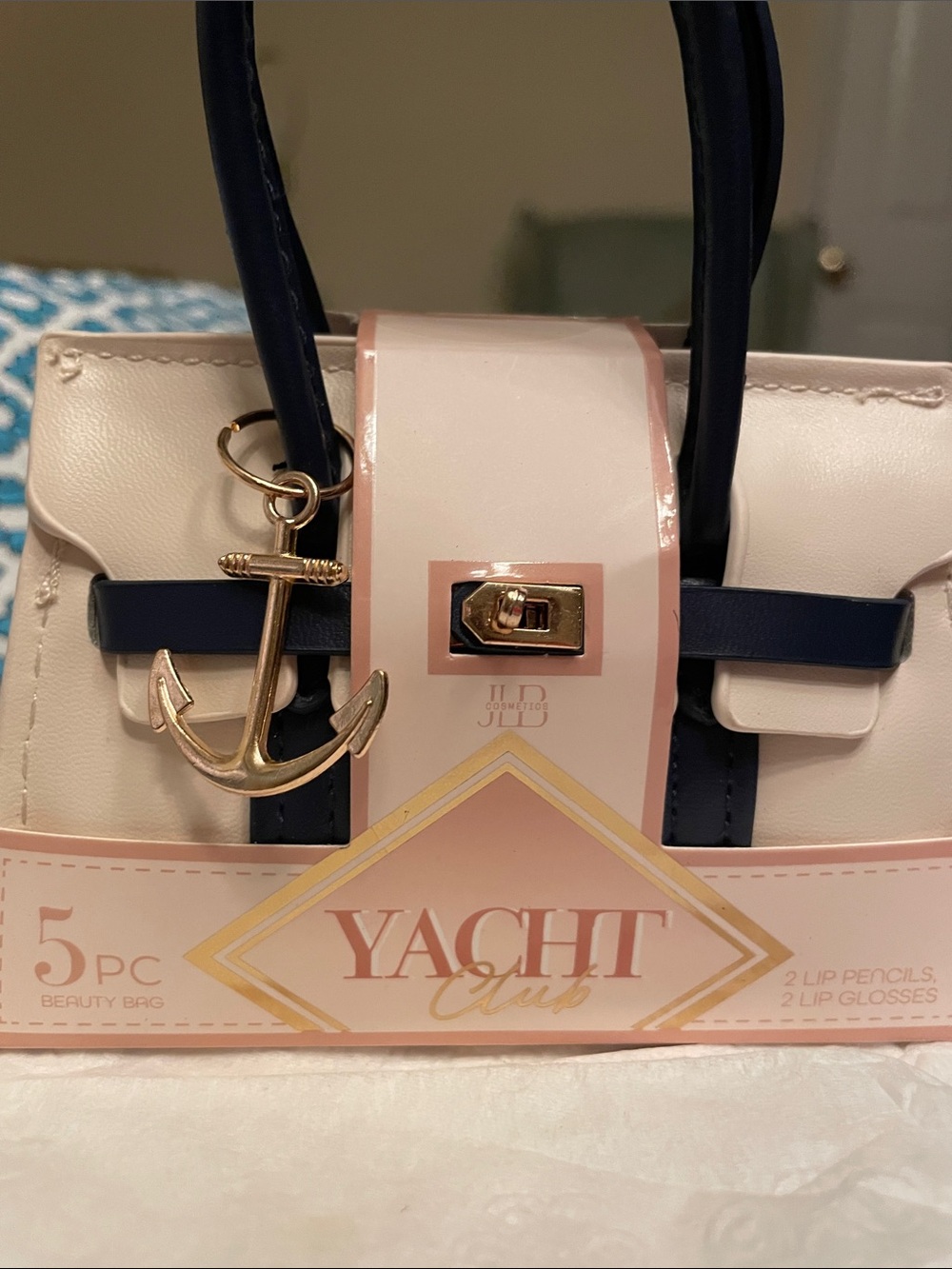YACHT CLUB 5 Piece Gift Set MINIBAG 2 LIPLINERS, 2 LIPGLOSSES